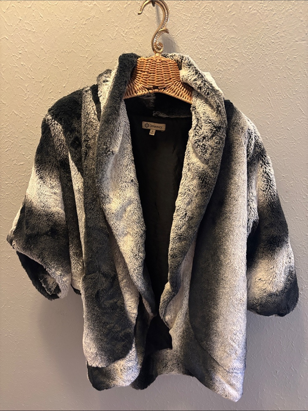Democracy Faux Fur Open Front Shrug Jacket Vest Cape Women’s Size Small Medium